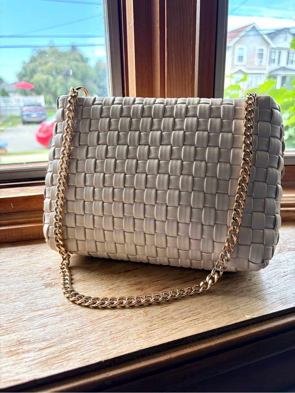 Abercrombie & Fitch Cream Woven Shoulder Bag with Gold Chain